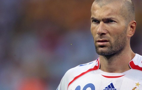 皇家马德里新星迪亚斯坚定留队，拒绝多队邀请，誓言为白衣军团荣耀而战